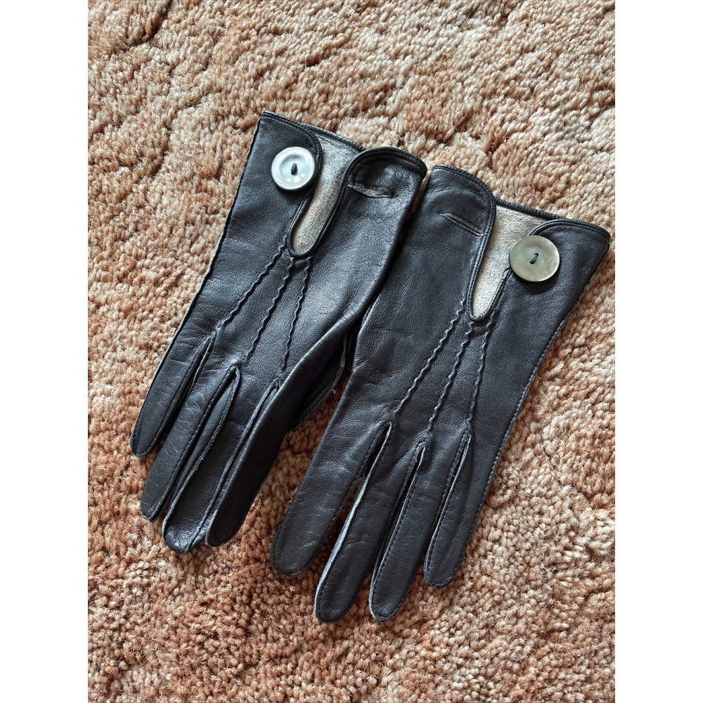 BACMO Vintage Black Leather Gloves With Wrist Buttons Size 6 3/4.